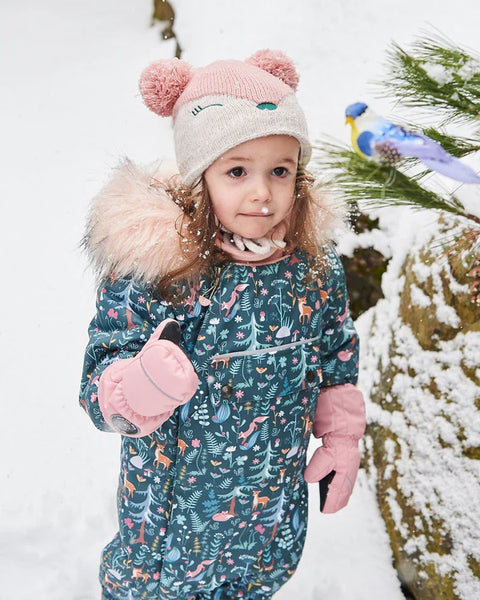 Bonnet en tricot rose pâle avec oreilles et tête de cerf